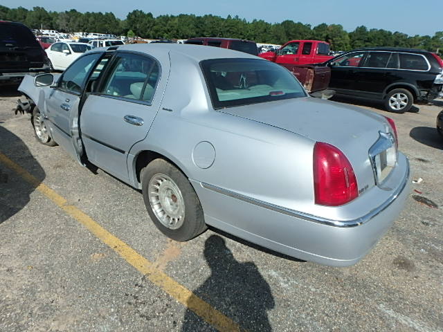 1LNHM81W81Y664781 - 2001 LINCOLN TOWN CAR E SILVER photo 3