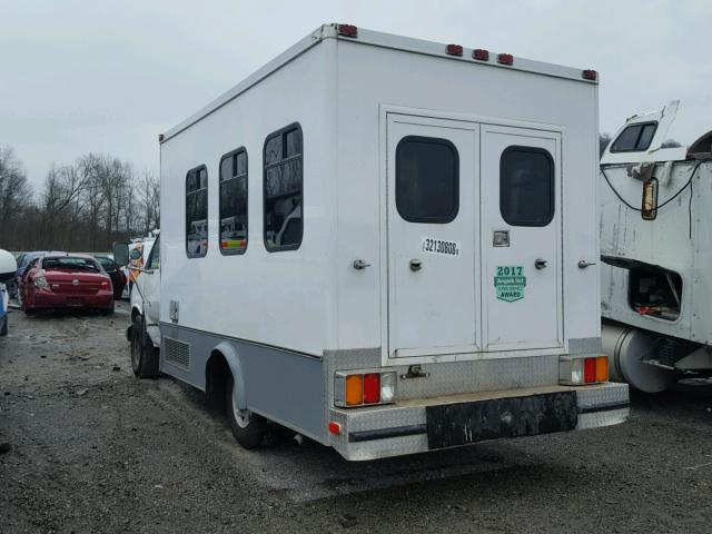 1GDHG31R4Y1196331 - 2000 GMC SAVANA CUT WHITE photo 3