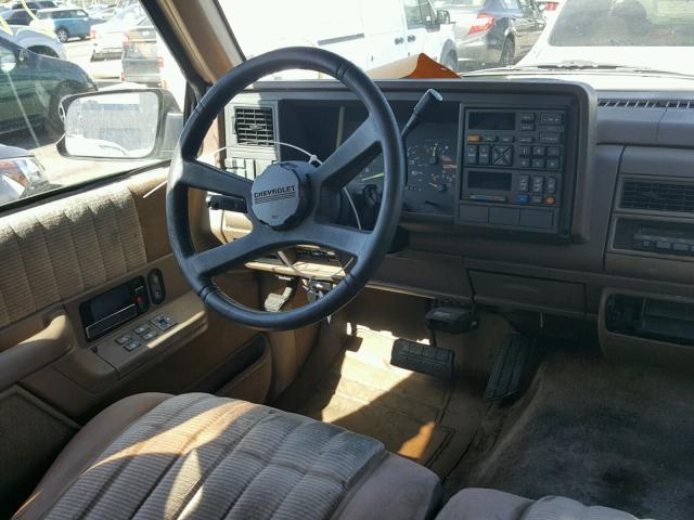 1GNGC26N1PJ410550 - 1993 CHEVROLET SUBURBAN C TAN photo 9