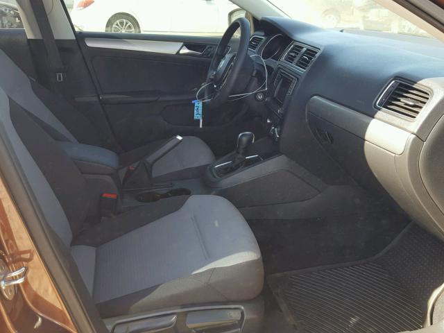 3VW2B7AJXHM261662 - 2017 VOLKSWAGEN JETTA S 棕色 照片 5