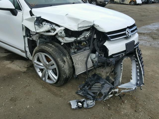 WVGEP9BP8DD003481 - 2013 VOLKSWAGEN TOUAREG V6 WHITE photo 9