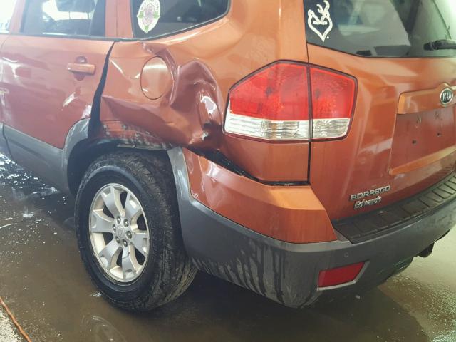 KNDJH741295018265 - 2009 KIA BORREGO LX ORANGE photo 9