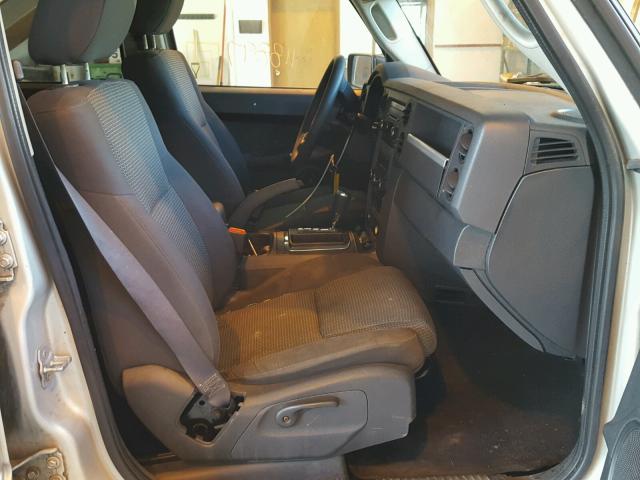 1J8HG48K08C193541 - 2008 JEEP COMMANDER SILVER photo 5