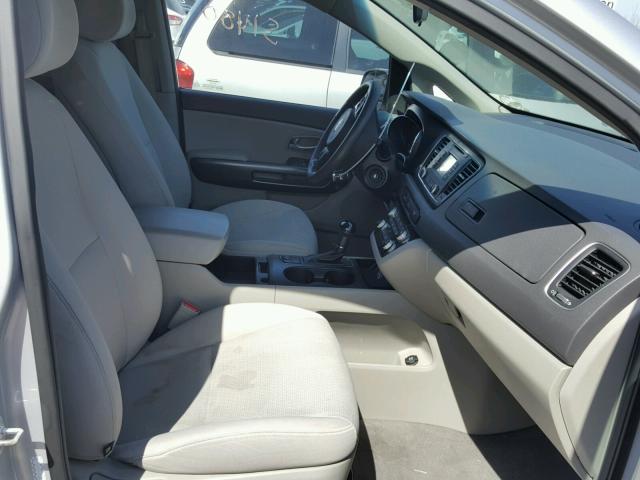 KNDMB5C1XG6087653 - 2016 KIA SEDONA LX SILVER photo 5