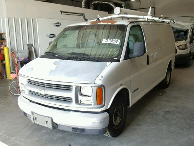 1GCFG25W5Y1264352 - 2000 CHEVROLET EXPRESS G2 WHITE photo 2