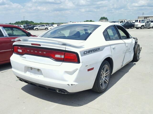 2C3CDXBG6DH719845 - 2013 DODGE CHARGER SE WHITE photo 4