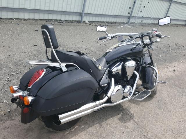 JH2SC6670AK000133 - 2010 HONDA VT1300 CT BLACK photo 4