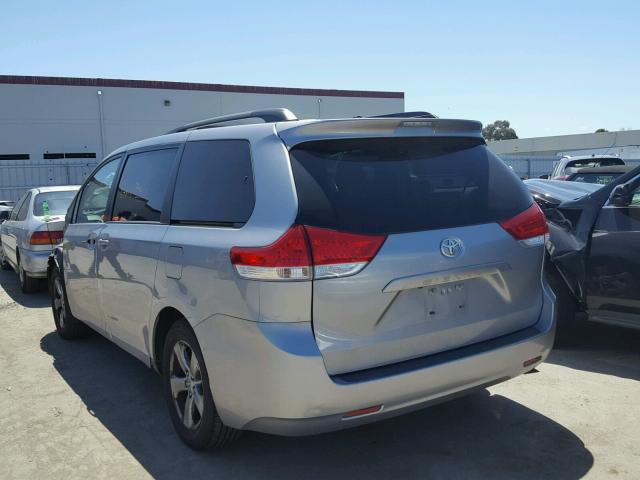 5TDKK3DCXDS318400 - 2013 TOYOTA SIENNA LE GRAY photo 3