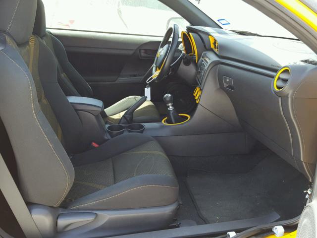 JTKJF5C75C3024332 - 2012 TOYOTA SCION TC 黄色 照片 5