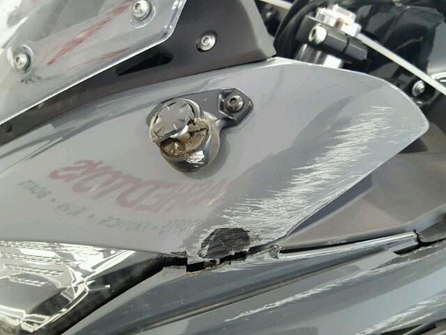 JKAEXEJ18JDA02513 - 2018 KAWASAKI EX650 J ნაცრისფერი ფოტო 9