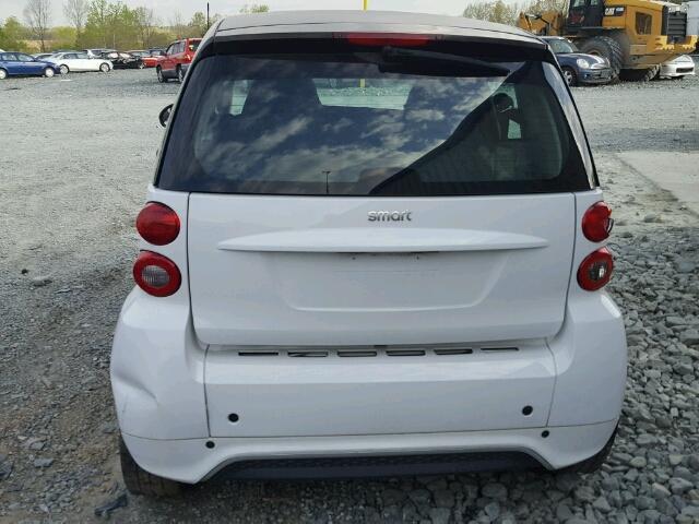 WMEEJ3BA1FK810049 - 2015 SMART FORTWO PUR WHITE photo 6