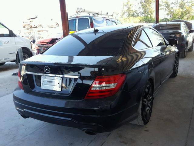 WDDGJ5HB5DG002067 - 2013 MERCEDES-BENZ C 350 BLACK photo 4