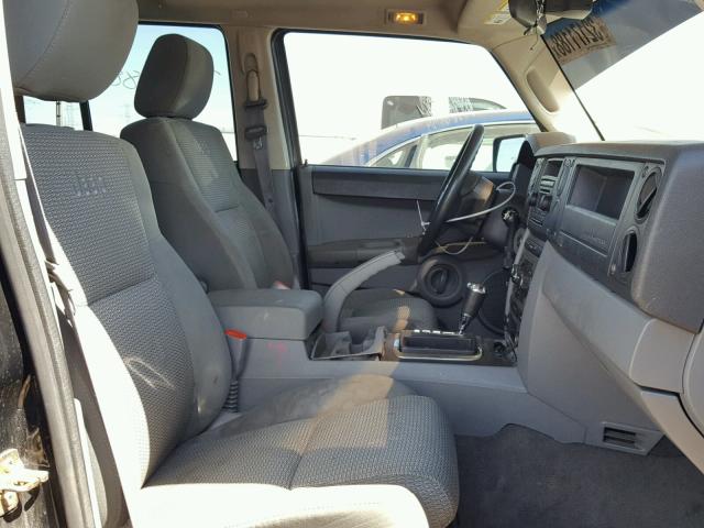1J8HG48KX7C619492 - 2007 JEEP COMMANDER BLACK photo 5