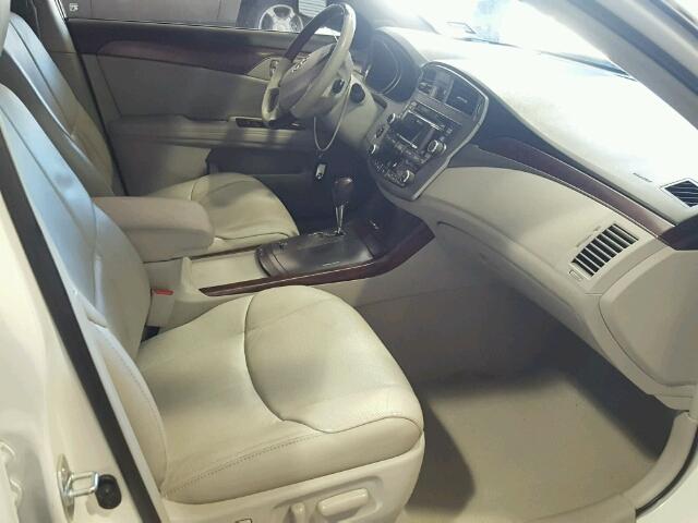 4T1BK3DB7BU395933 - 2011 TOYOTA AVALON BAS WHITE photo 5