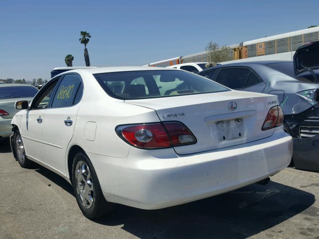 JTHBF30G720007812 - 2002 LEXUS ES 300 WHITE photo 3