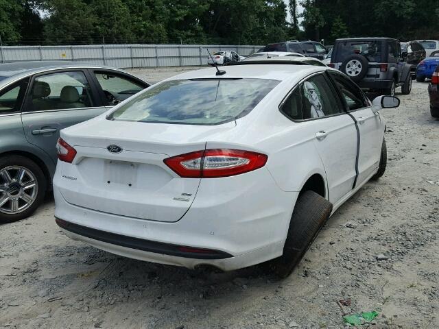 1FA6P0HD9E5367637 - 2014 FORD FUSION SE WHITE photo 4