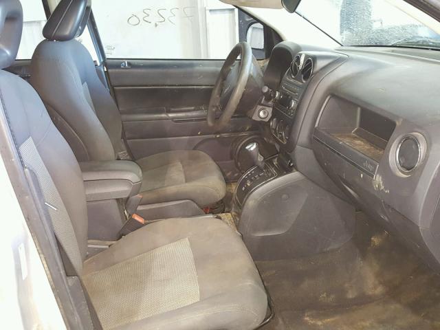 1J4FT47A49D139880 - 2009 JEEP COMPASS SP SILVER photo 5