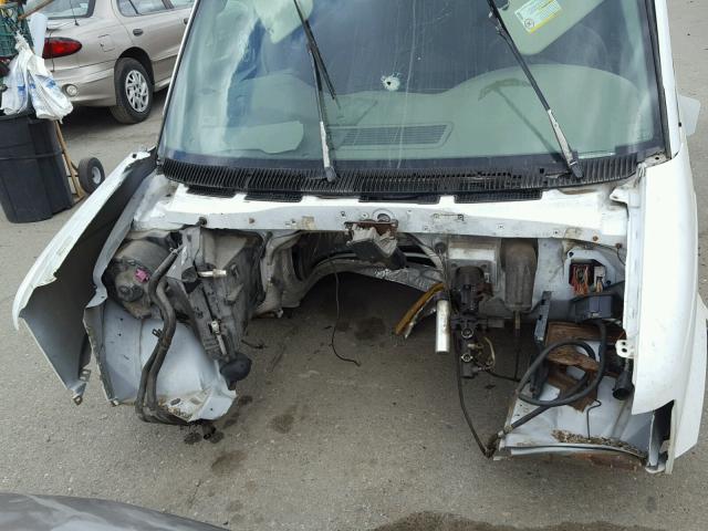 1GCDM19X24B114555 - 2004 CHEVROLET ASTRO WHITE photo 9