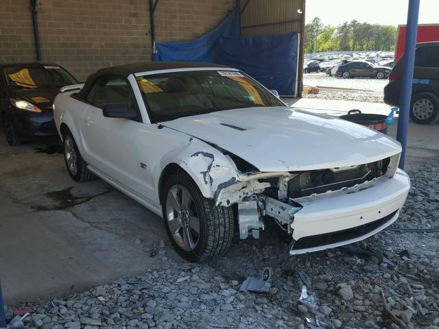 1ZVFT85H865231185 - 2006 FORD MUSTANG GT WHITE photo 1