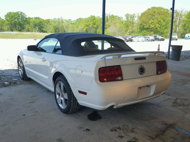 1ZVFT85H865231185 - 2006 FORD MUSTANG GT WHITE photo 3