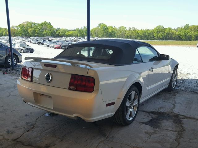 1ZVFT85H865231185 - 2006 FORD MUSTANG GT WHITE photo 4