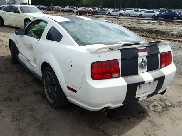 1ZVFT80N555121321 - 2005 FORD MUSTANG WHITE photo 3