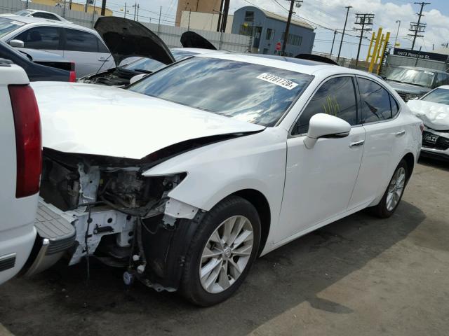 JTHBW1GG7F2092770 - 2015 LEXUS ES 300H WHITE photo 2