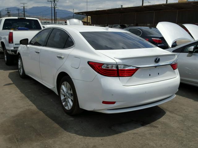 JTHBW1GG7F2092770 - 2015 LEXUS ES 300H WHITE photo 3