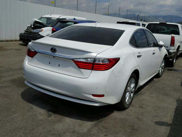 JTHBW1GG7F2092770 - 2015 LEXUS ES 300H WHITE photo 4