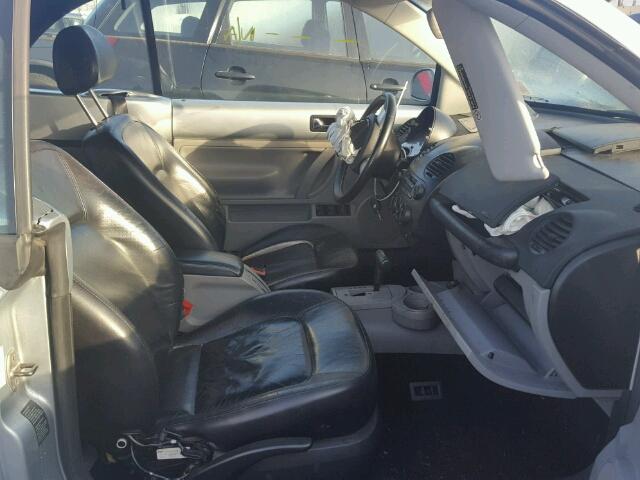 3VWCK21YX3M304104 - 2003 VOLKSWAGEN NEW BEETLE 银色 照片 5