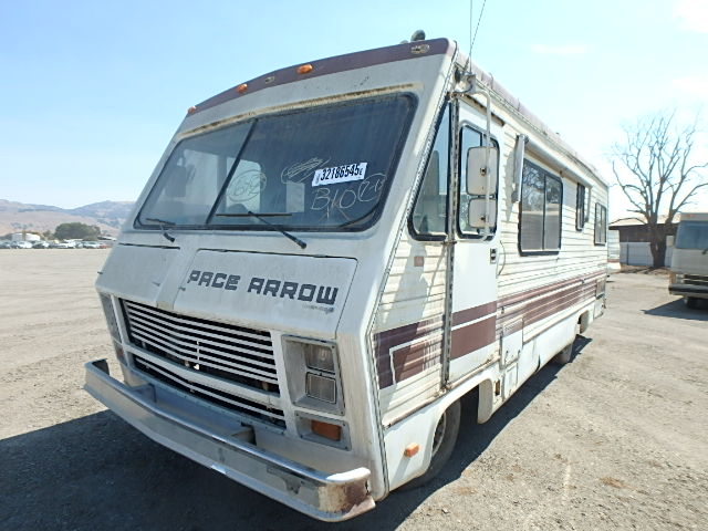 14BB3008043 - 1981 PACE MOTORHOME TWO TONE photo 2
