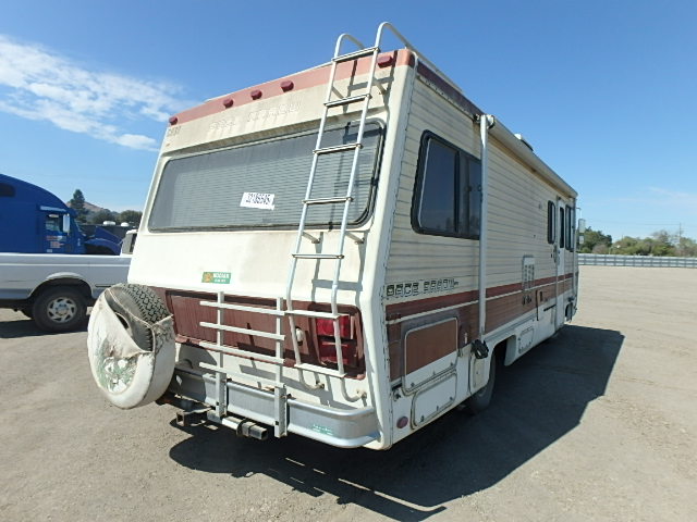 14BB3008043 - 1981 PACE MOTORHOME TWO TONE photo 4