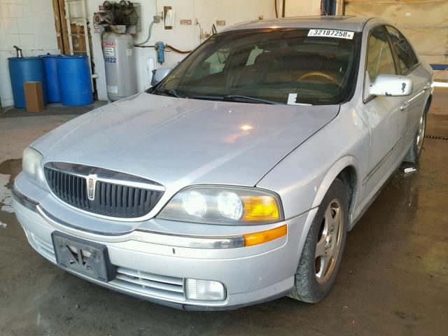 1LNHM87A9YY833700 - 2000 LINCOLN LS 银色 照片 2
