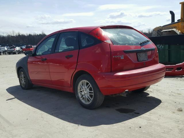 3FAFP37N35R131462 - 2005 FORD FOCUS ZX5 RED photo 3
