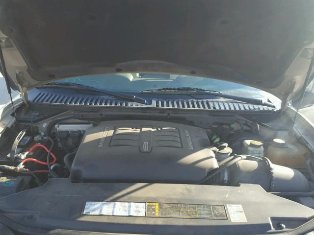 5LMFU28R74LJ14197 - 2004 LINCOLN NAVIGATOR 金色 照片 7