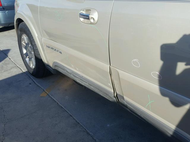 5LMFU28R74LJ14197 - 2004 LINCOLN NAVIGATOR 金色 照片 9