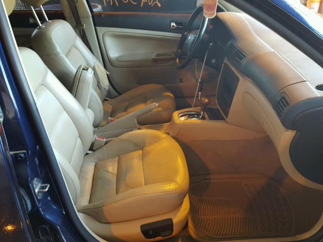 WVWUH23B2YE200489 - 2000 VOLKSWAGEN PASSAT GLX 蓝色 照片 5