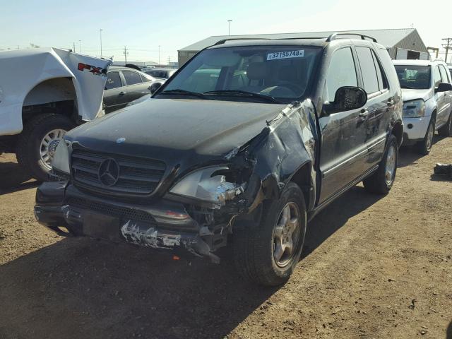 4JGAB54E11A275708 - 2001 MERCEDES-BENZ ML 320 BLACK photo 2