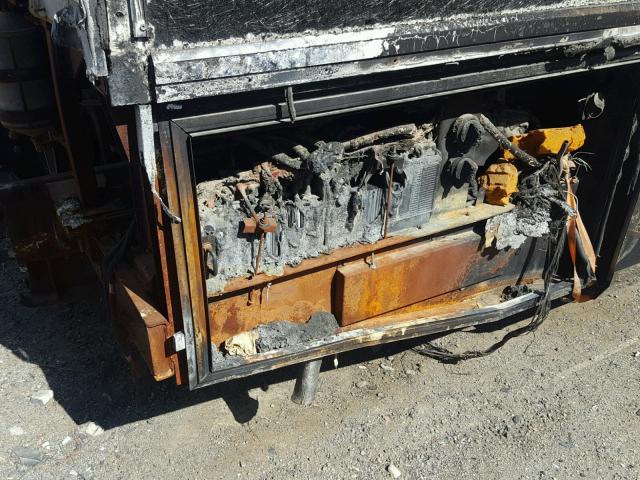 4UZFCGBG7GCHW0406 - 2016 FREIGHTLINER CHASSIS XC 双色 照片 9