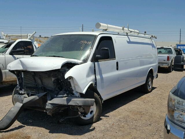 1GCWGGCF2F1287715 - 2015 CHEVROLET EXPRESS G2 WHITE photo 2