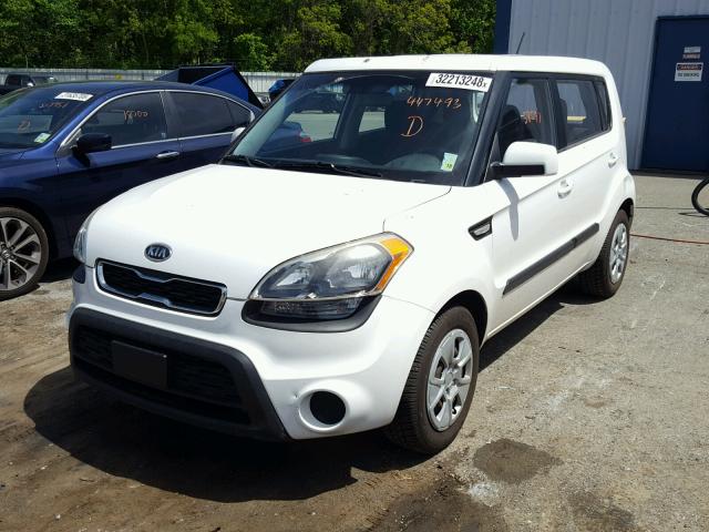 KNDJT2A56C7447493 - 2012 KIA SOUL WHITE photo 2