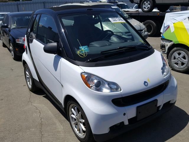 WMEEK31X19K300906 - 2009 SMART FORTWO PAS WHITE photo 1