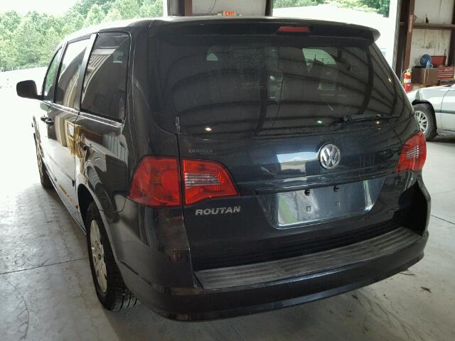 2C4RVAAG2CR120628 - 2012 VOLKSWAGEN ROUTAN S BLACK photo 3