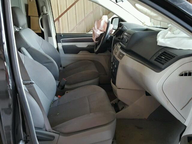 2C4RVAAG2CR120628 - 2012 VOLKSWAGEN ROUTAN S BLACK photo 5