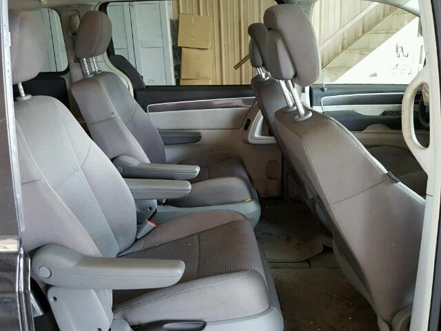 2C4RVAAG2CR120628 - 2012 VOLKSWAGEN ROUTAN S BLACK photo 6