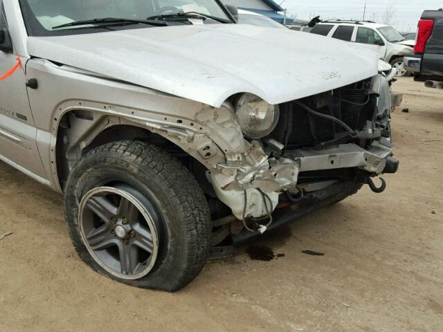 1J4GL38K13W735529 - 2003 JEEP LIBERTY RE SILVER photo 9