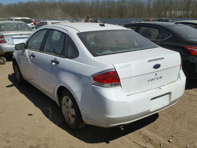 1FAHP34N18W265630 - 2008 FORD FOCUS S/SE WHITE photo 3