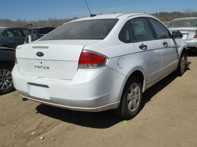 1FAHP34N18W265630 - 2008 FORD FOCUS S/SE WHITE photo 4