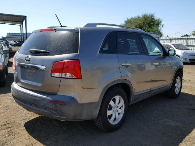 5XYKT3A65DG395006 - 2013 KIA SORENTO LX GRAY photo 4