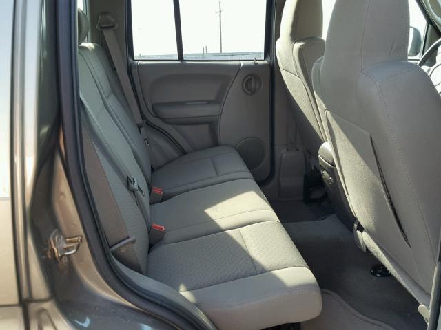 1J4GL38K35W565516 - 2005 JEEP LIBERTY RE GOLD photo 6